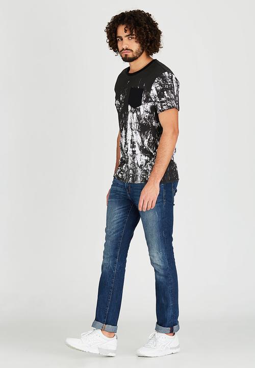 GUESS - Short Sleeve Stream Jersey All Over Print Black