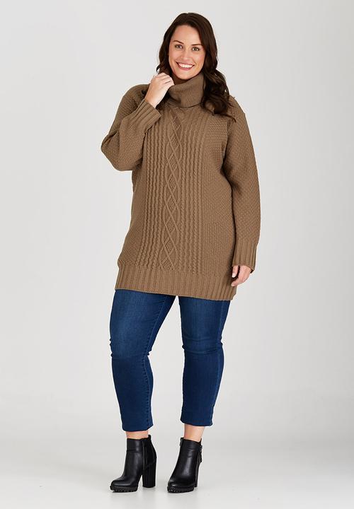 edit Plus - Shelly Upstyle Dress Beige