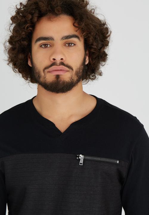 GUESS - L/S Mason Shine Slit Neck Tee Black