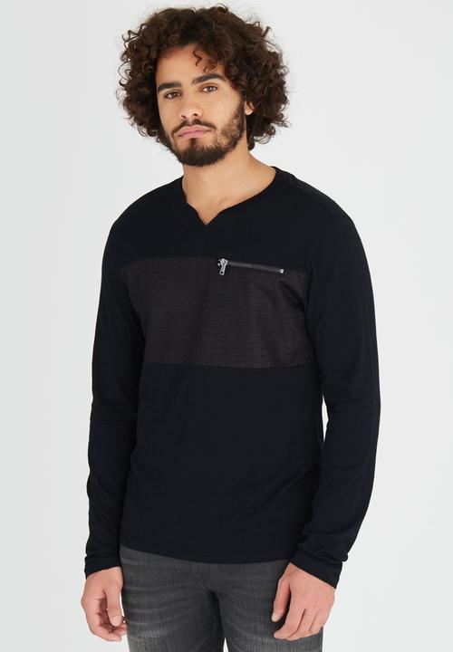 GUESS - L/S Mason Shine Slit Neck Tee Black