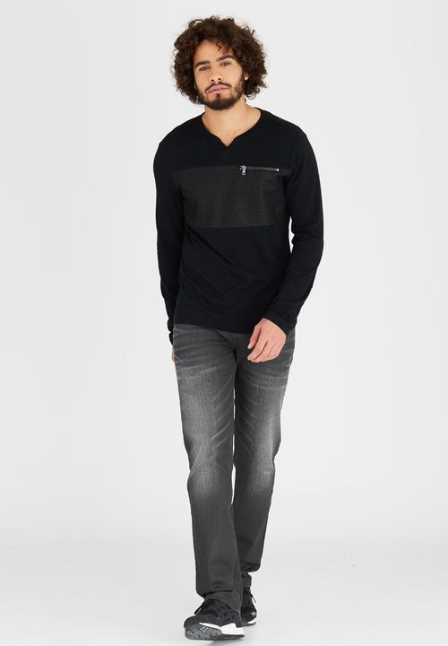 GUESS - L/S Mason Shine Slit Neck Tee Black