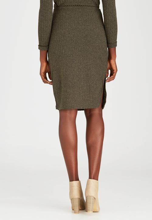 c(inch) - Ribbed Midi Skirt Dark Green