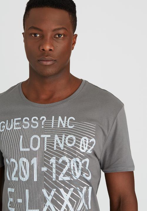 GUESS - S/S BSC Shifted Stripes Crew Tee Grey