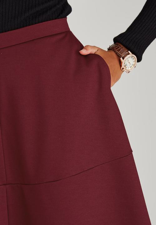 STYLE REPUBLIC - Tiered Midi Skirt Dark Red