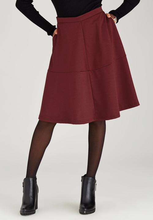 STYLE REPUBLIC - Tiered Midi Skirt Dark Red