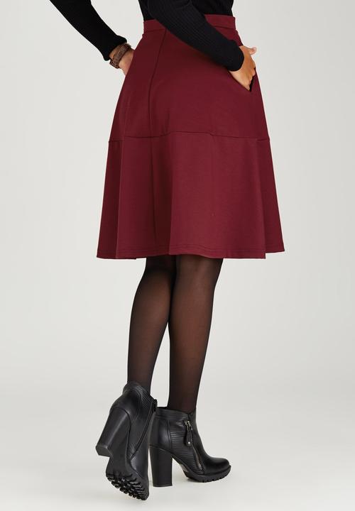 STYLE REPUBLIC - Tiered Midi Skirt Dark Red