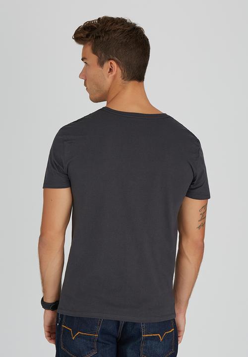 GUESS - S/S BSC Facet Logo Crew Tee Dark Grey