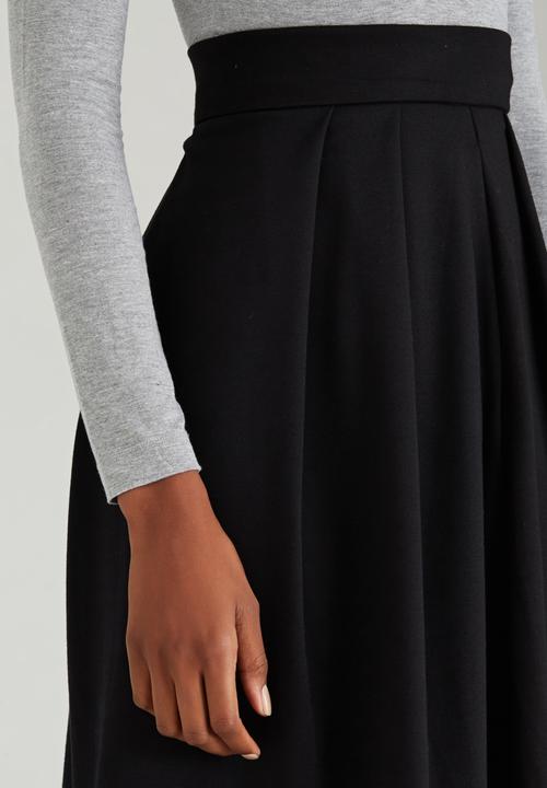 STYLE REPUBLIC - Fit & Flare Skirt Black