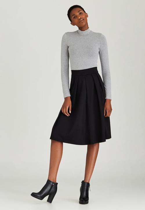 STYLE REPUBLIC - Fit & Flare Skirt Black