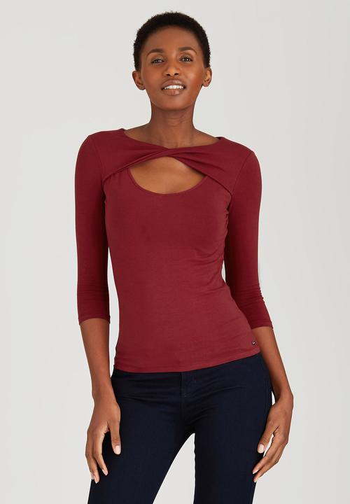 GUESS - Keyhole Top Red