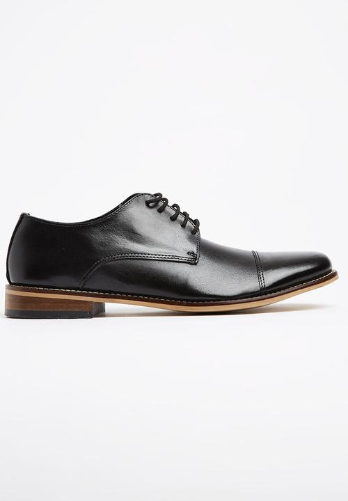 STYLE REPUBLIC - Deryby Toe Cap Shoe Black