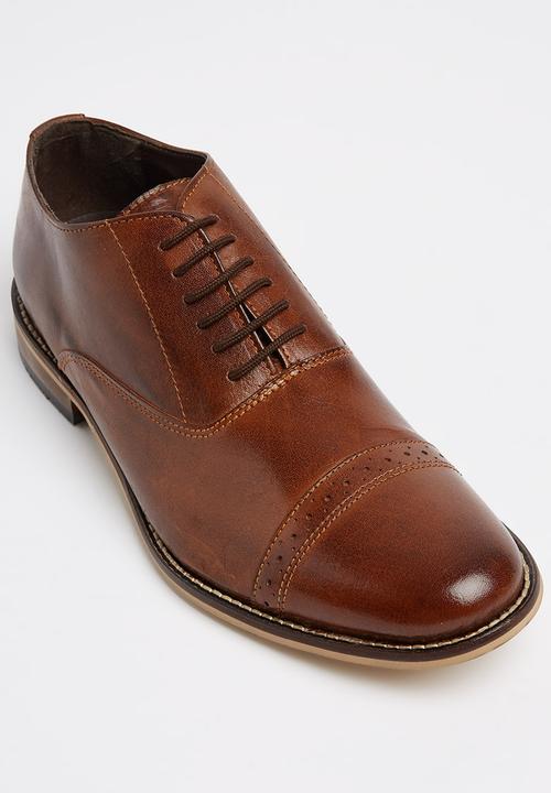 STYLE REPUBLIC - Quarter Brogue Shoe Mid Brown