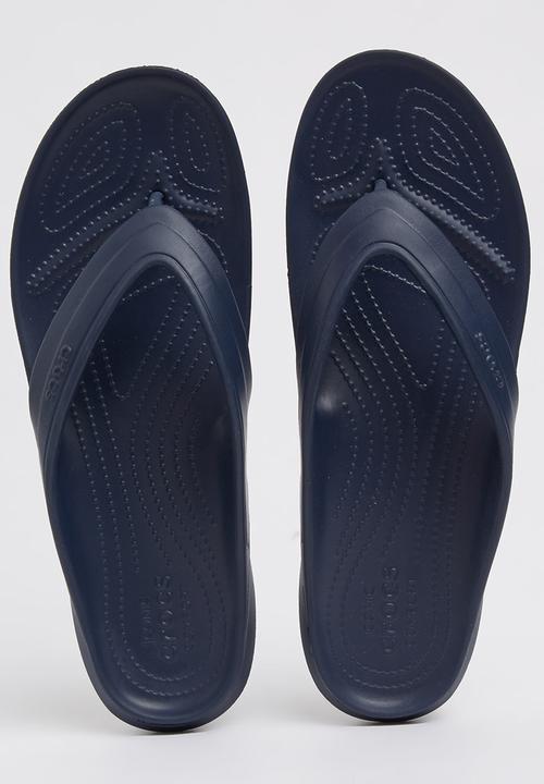 crocs classic flip flops