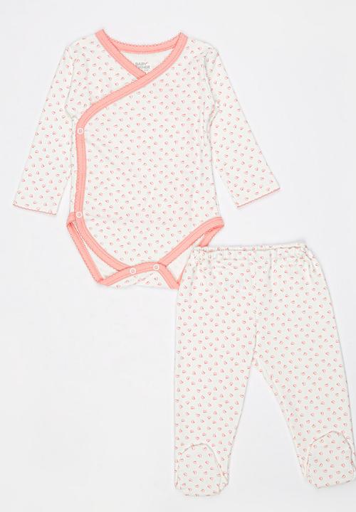 Baby Corner - Love 2 piece Side Snap Bodysuit Footed Pants Set - White