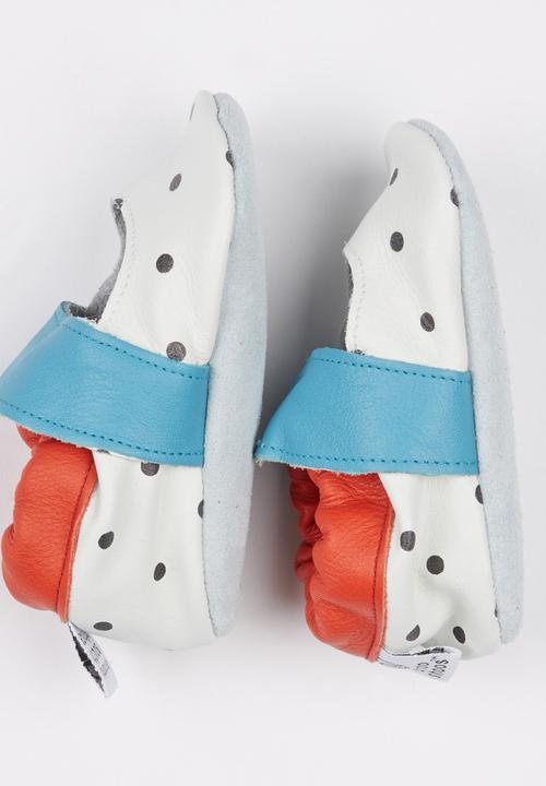 shooshoos - Polly White