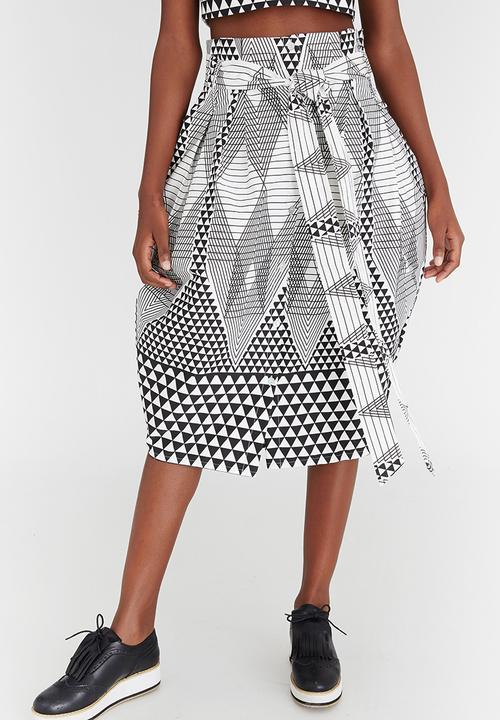 Chulaap - Diamond Print Paperbag Waist Skirt Black and White
