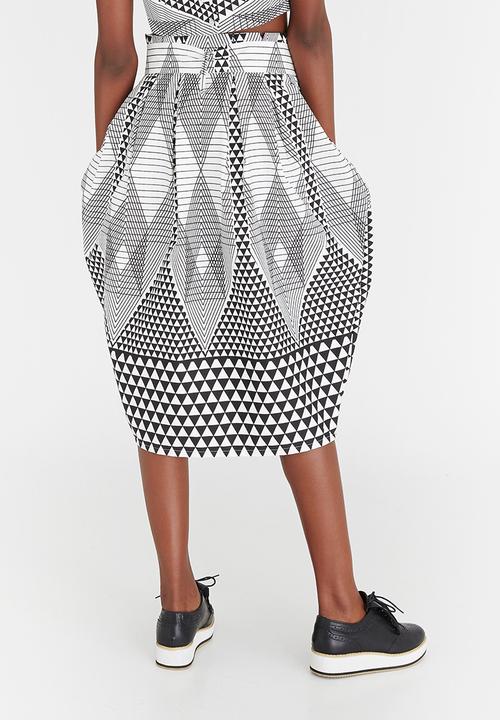 Chulaap - Diamond Print Paperbag Waist Skirt Black and White