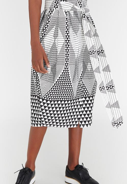 Chulaap - Diamond Print Paperbag Waist Skirt Black and White