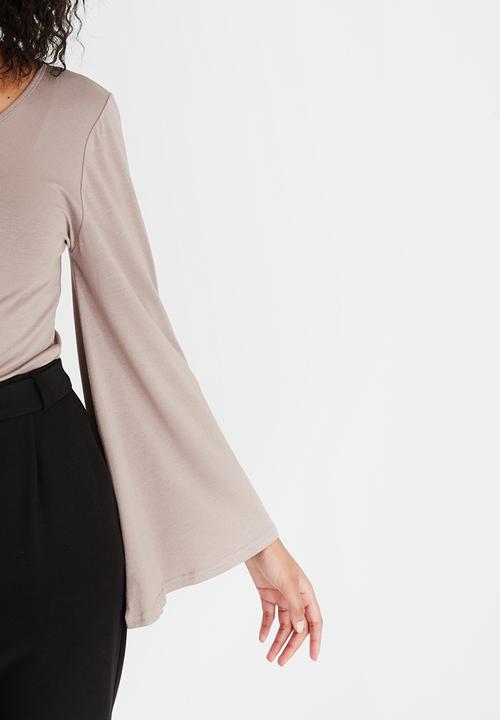 edit - Volume Sleeve Top with Keyhole Stone