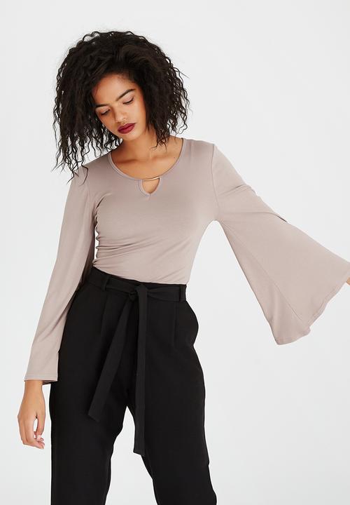 edit - Volume Sleeve Top with Keyhole Stone
