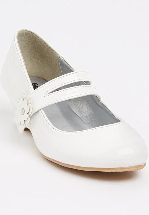 Bata - Girls Dessy-1 Mary Jane Kitten Heel White
