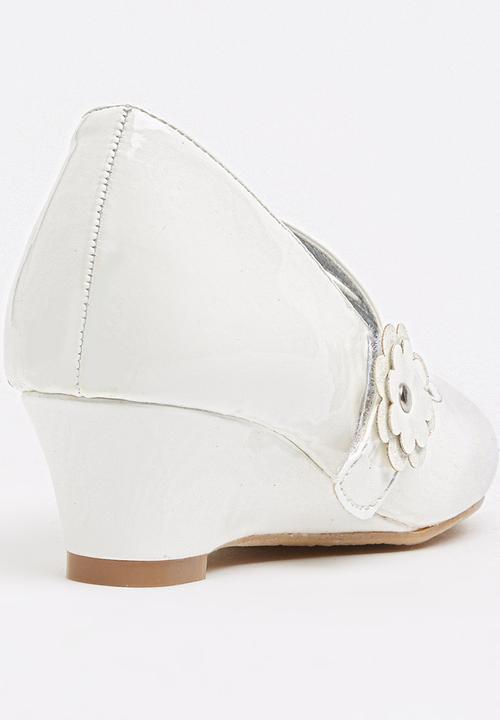 Bata - Girls Dessy-1 Mary Jane Kitten Heel White