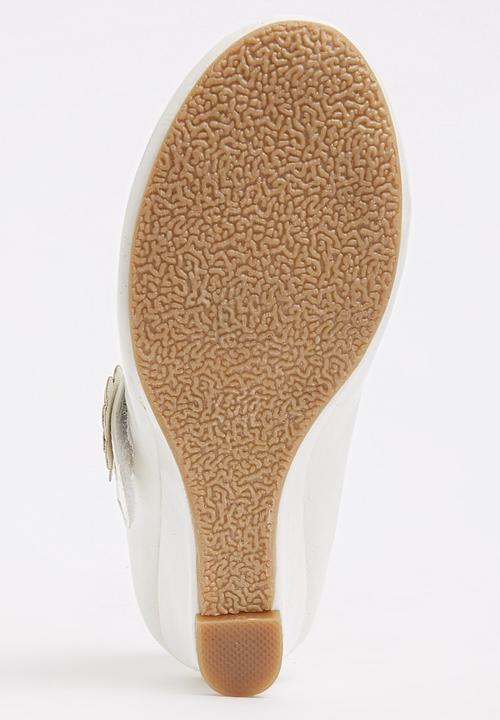 Bata - Girls Dessy-1 Mary Jane Kitten Heel White