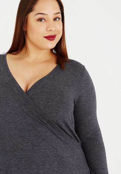 STYLE REPUBLIC PLUS - Wrap Top Charcoal