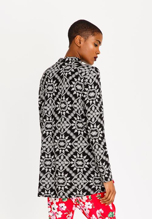 Slick - Estella Keyhole Top Black and White