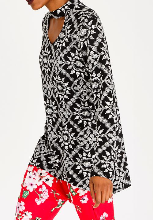 Slick - Estella Keyhole Top Black and White