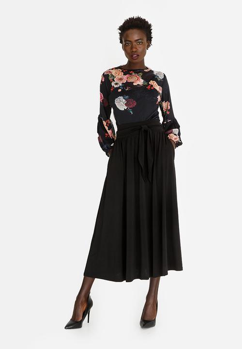Marique Yssel - Highwaisted Midi Skirt Black