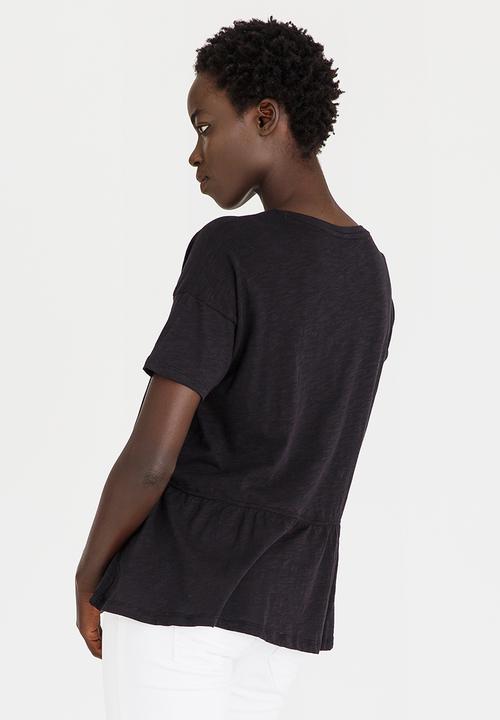 ONLY - Leah Ruffle Detail Tee Black