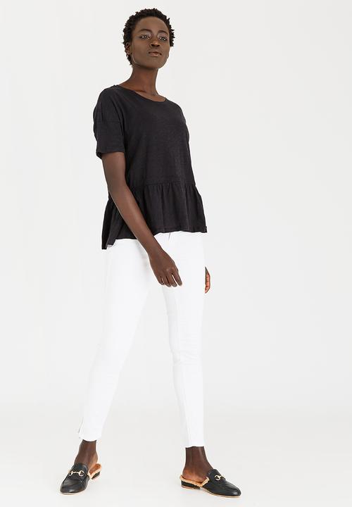 ONLY - Leah Ruffle Detail Tee Black