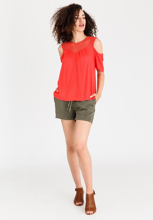 Vero Moda - Lulu Cold Shoulder Blouse Coral