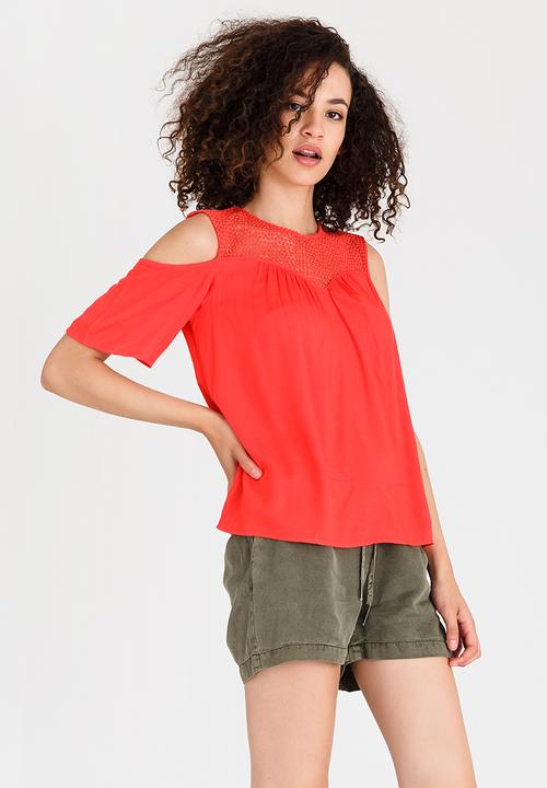Vero Moda - Lulu Cold Shoulder Blouse Coral