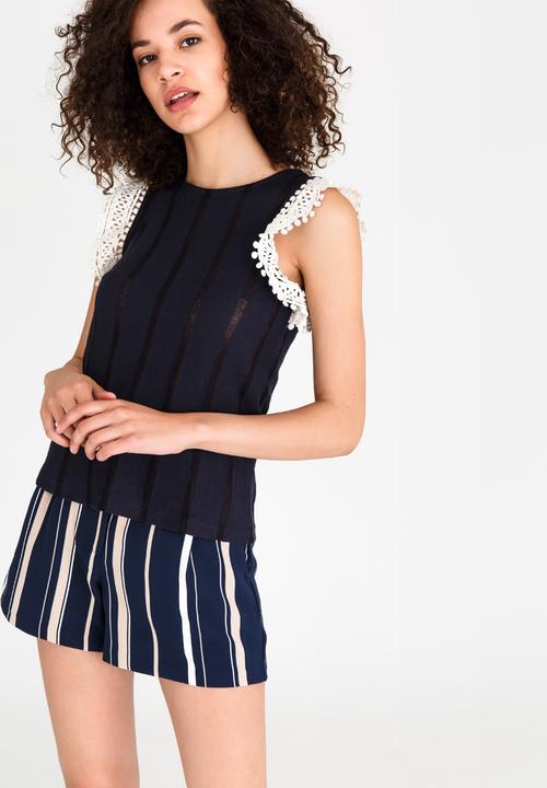 Vero Moda - Amari Lace Frill Top Navy