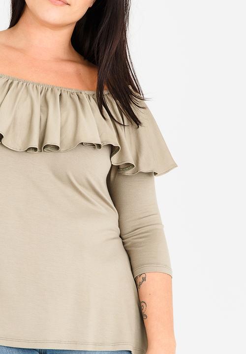 STYLE REPUBLIC PLUS - Bardot Top with Frill Khaki Green