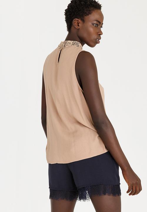 Vero Moda - Julina Lace Detail Top Stone/Beige