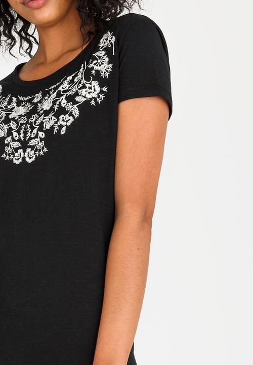 JEEP - Embroidered Scoop Neck Tee Black