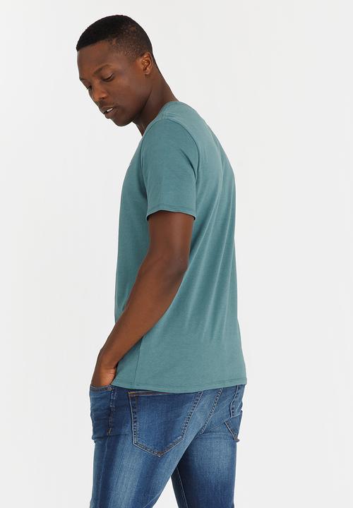 Nike - NSW Tee Vnk Club Embrd Ftra Dark Green