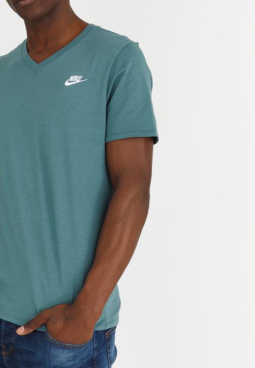 Nike - NSW Tee Vnk Club Embrd Ftra Dark Green