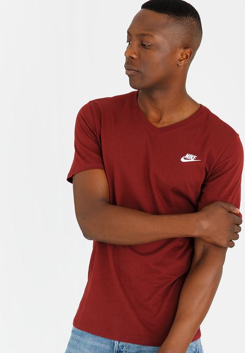 Nike - NSW Tee Vnk Club Embrd Ftra Dark Red