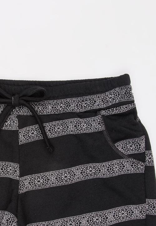 Rebel Republic - Fleece Shorts Black