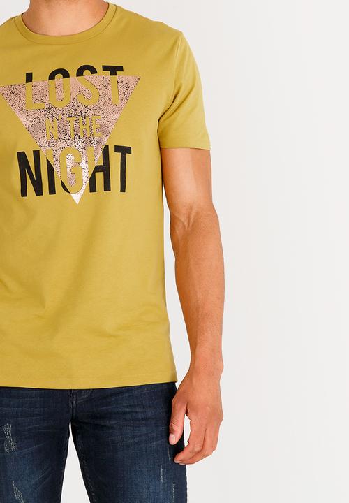 GUESS - Basic Lost Night Crew Tee Gold