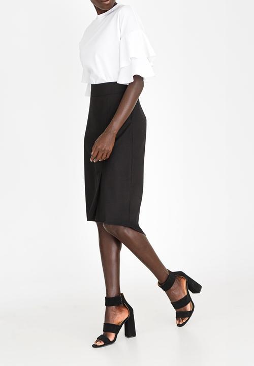 STYLE REPUBLIC - Dip Hem Fitted Skirt Black