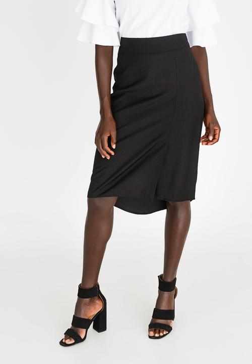 STYLE REPUBLIC - Dip Hem Fitted Skirt Black
