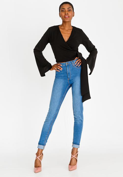 STYLE REPUBLIC - Split Sleeve Wrap Top Black
