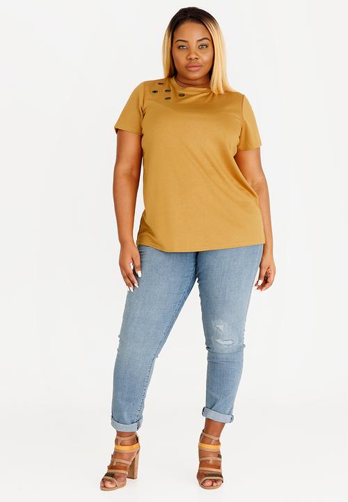 STYLE REPUBLIC PLUS - Tshirt with Eyelet Detail Yellow