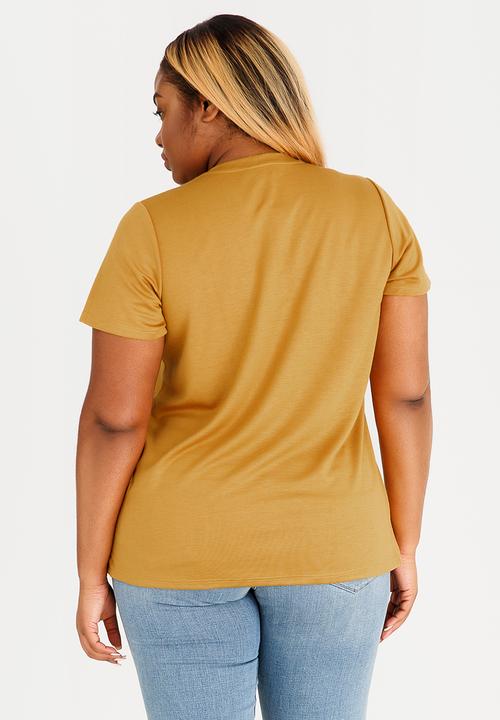 STYLE REPUBLIC PLUS - Tshirt with Eyelet Detail Yellow