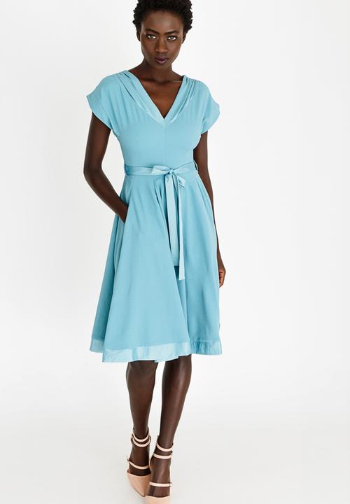 AMANDA LAIRD CHERRY - Mia Satin-like Belted Dress Blue